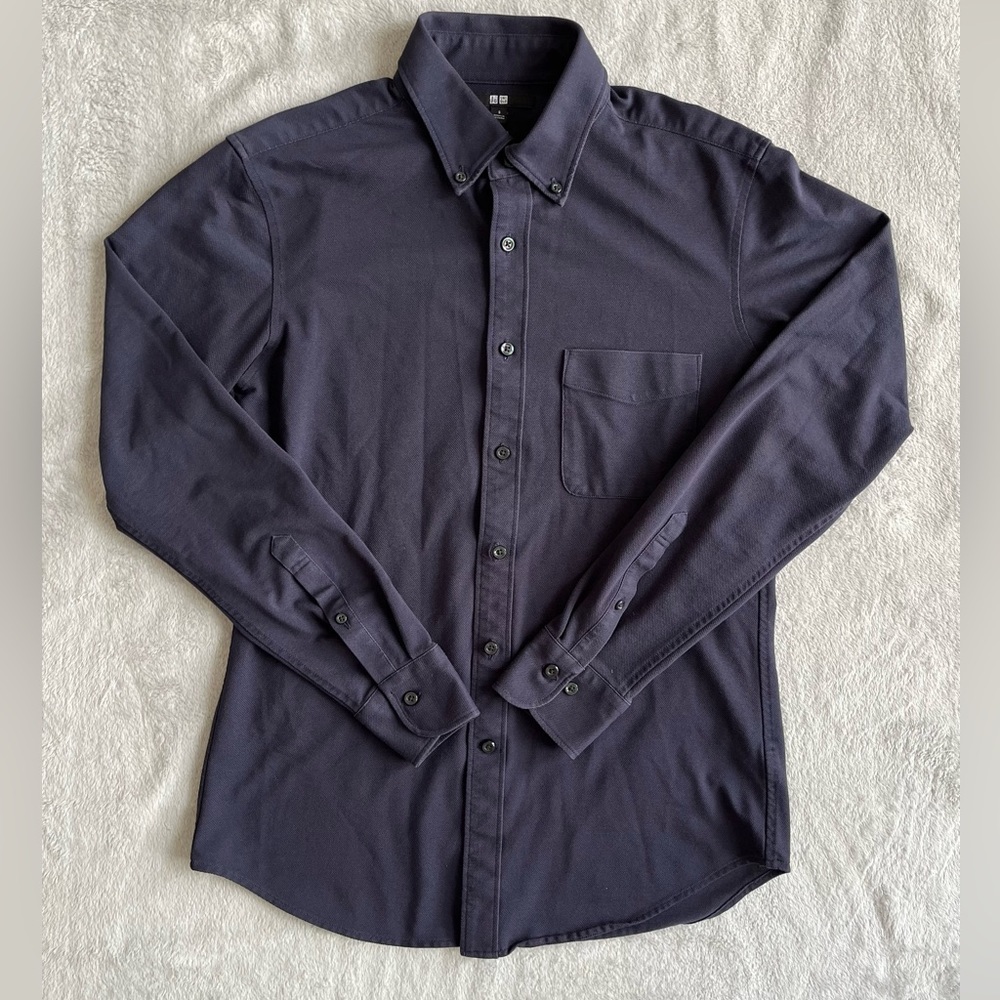 Uniqlo Men's Button-Down Shirt in Dark Navy